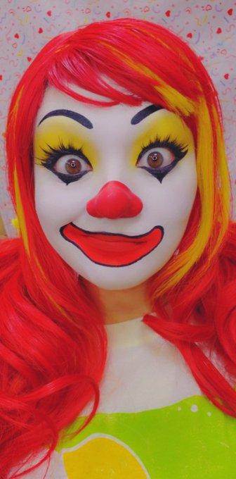 Randa Rice🍚🍙 - 1 pic. have fun, be outrageous 🤡❤💛 https://t.co/PPzqIHsFWl