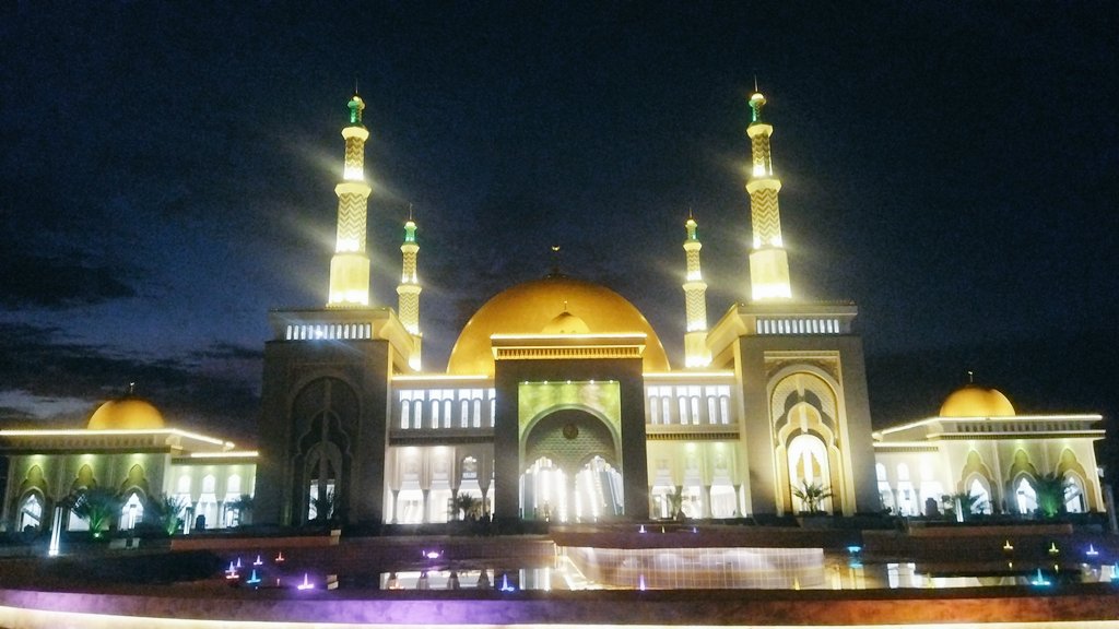 Foto Malam Terbaik
Lokasi : Masjid Agung AL Falah Mempawah