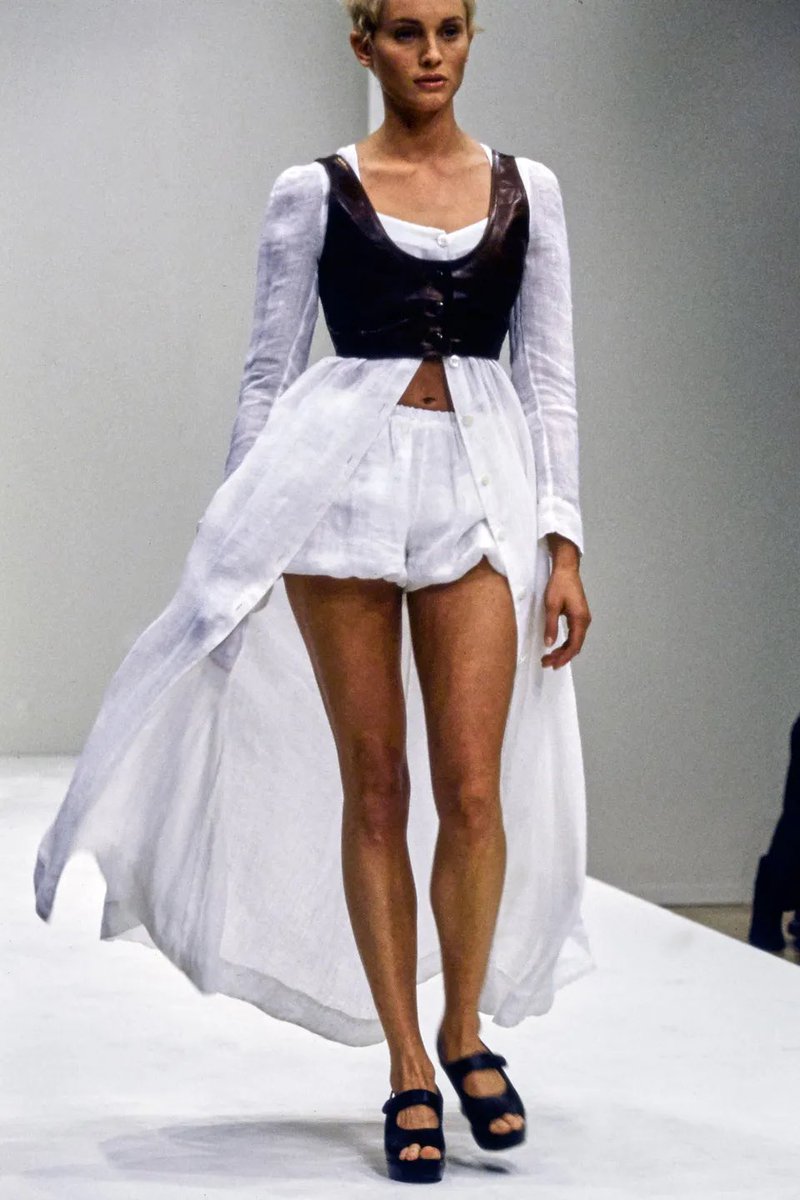 ESullivanACF's tweet photo. Today remember: Jesus maybe died 4 ur sins but twas your union that fought 4 ur right to stay in bed eating hot cross buns and perusing #fashion archives. #goodfriday @Prada Spring ‘94 Ready-to-Wear: https://t.co/a6t69Bw7uz https://t.co/UwDEXzfBPW