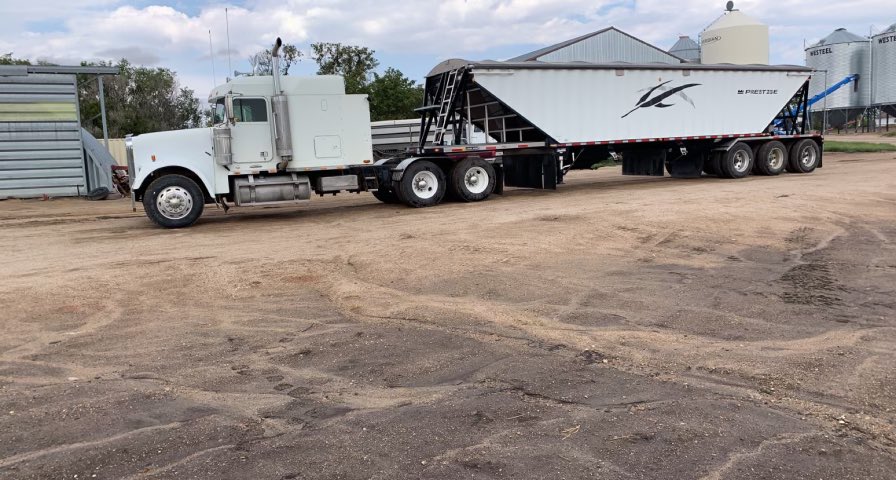 mthrfckrjones57's tweet photo. Having a “snow day” today meant I was able to wrap up a 1/64 scale Freightliner for @_GMunholland. Tried my hardest to make this as accurate of a replica as possible with aluminum oval steers and 2 hole steel drives. #diecasthobby https://t.co/EKicjLKc6t