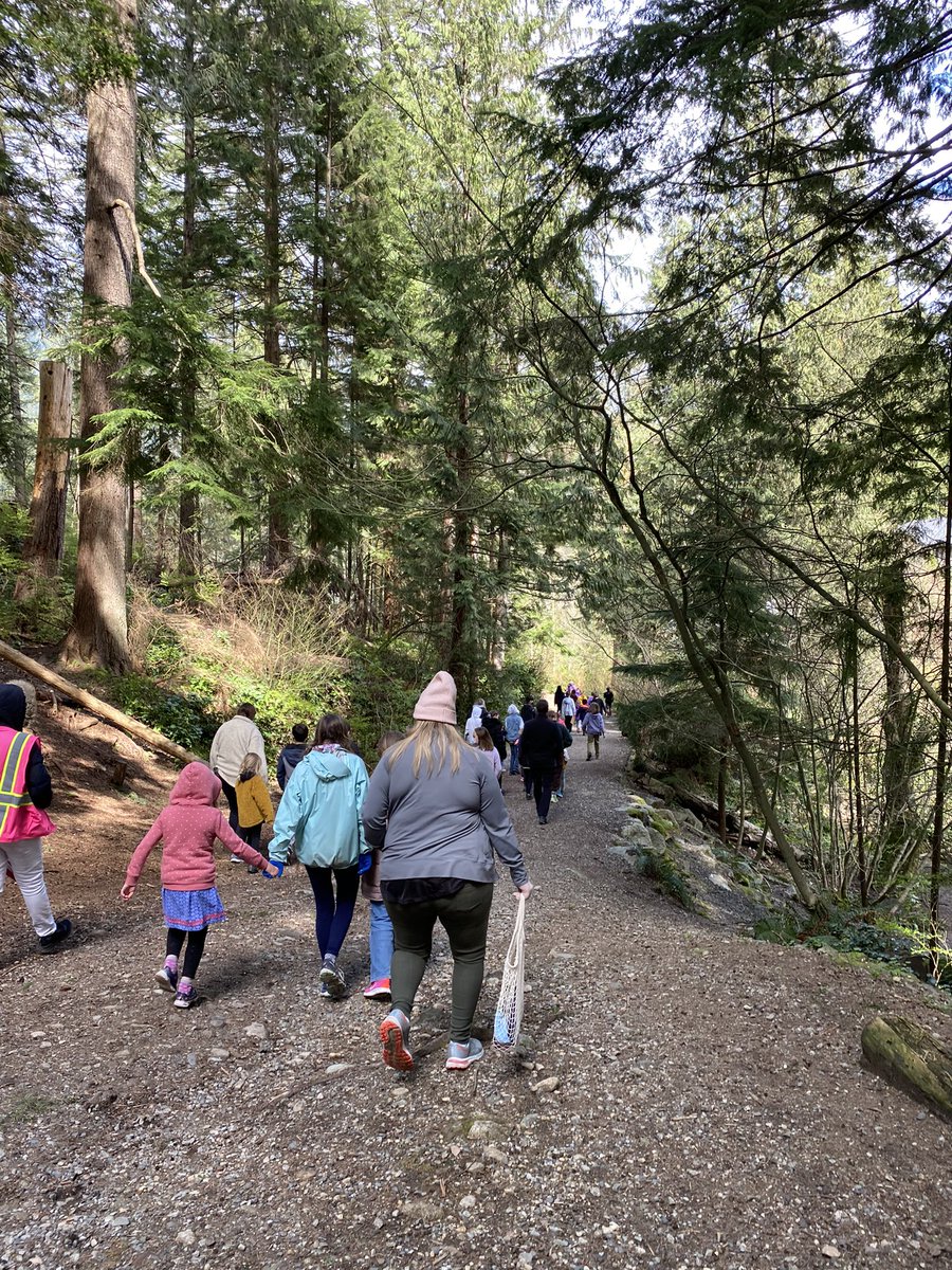 BeingKulvir's tweet photo. 3rd &amp; Final Cleanup of the day with @cove_cliff Grade 5/6 &amp; K students &amp; Teacher Lead Diane Ehling. Let’s all do our part for Climate Action &amp; Sustainability! Great job everyone &amp; perfect place to end the day with Luke &amp; Megan in beautiful Deep Cove! #NVSDStewardship #NorthVan https://t.co/q5mZEaZBzn