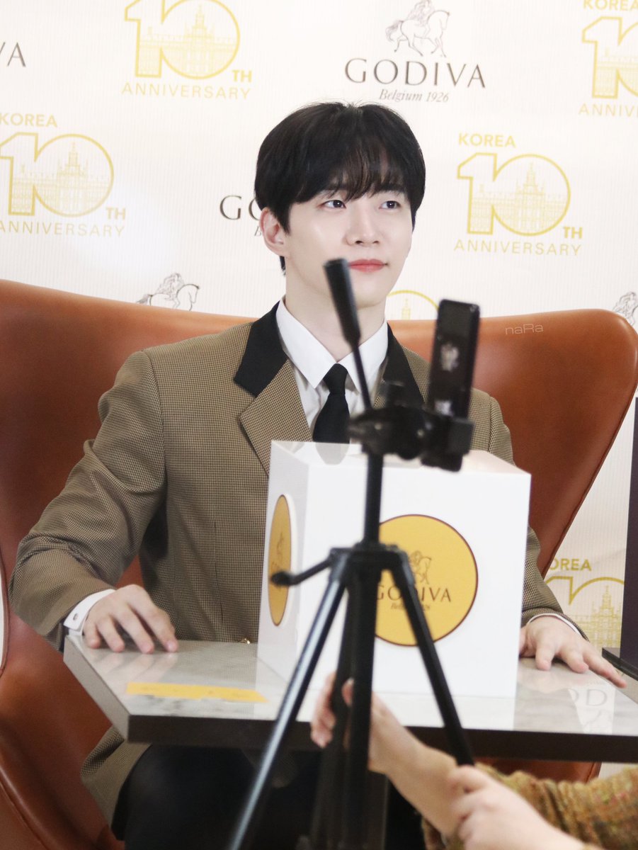 fox00x002's tweet photo. 귀여워
이제 월루 그만하고 열일해야징😅

#이준호 #ジュノ https://t.co/lGwDmf9JGA