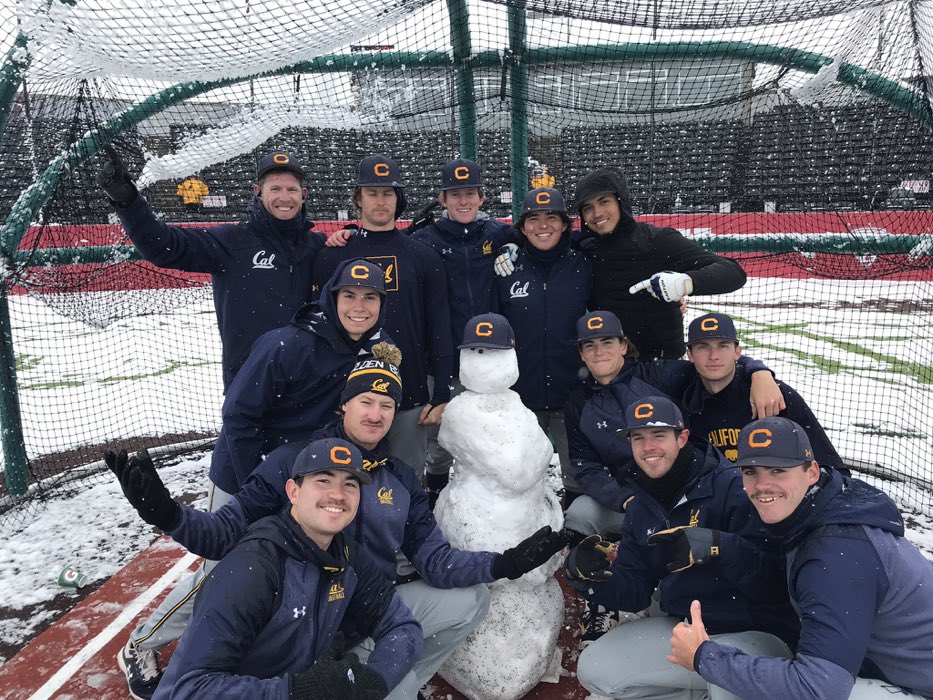 bigdonkey47's tweet photo. The best thing about college baseball players is their ability to have fun in any situation regardless of how shitty. Good for the boys of @CalBaseball enjoying the snow that canceled their series opener tonight https://t.co/b05uftkmFU