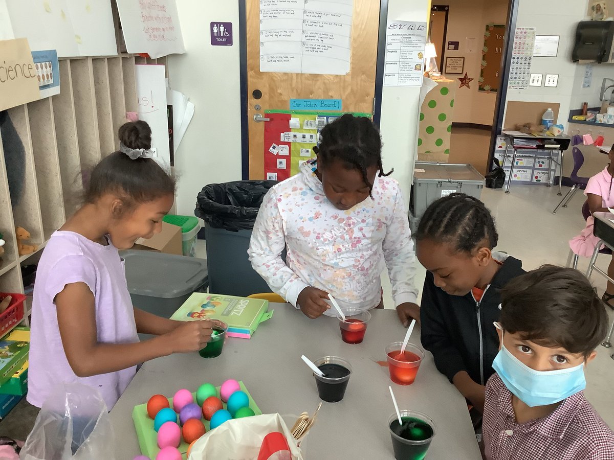 C_Malahias's tweet photo. Pure joy today with my Persistent pineapples! Some of them have never dyed eggs so it was extra meaningful! #addjoy
@SnipesAcademy https://t.co/DDFNcGd546