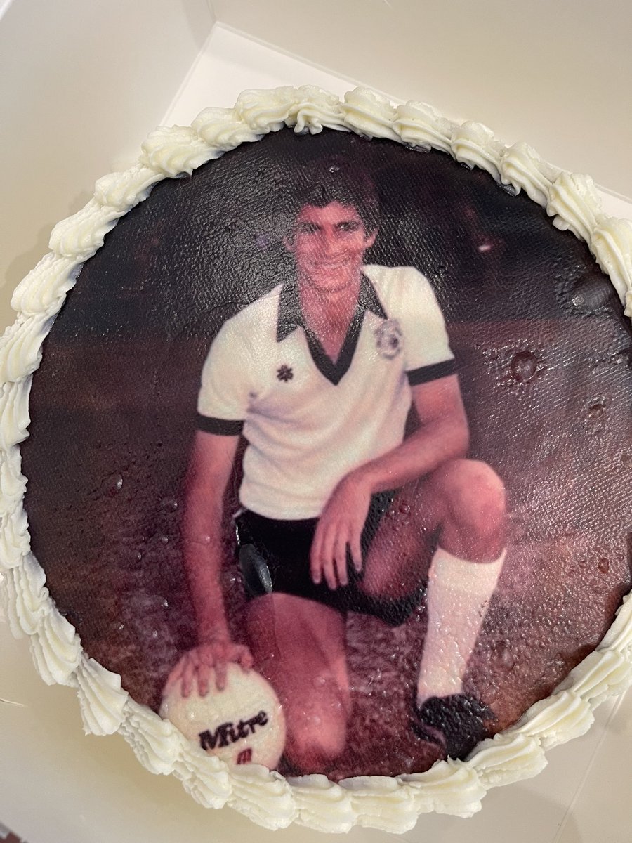Craig_Foster's tweet photo. Here’s to another 53 candles before the incredible fun ends..

Thanks to @TheRealBozza @maxrushden &amp; the whole crew at @StanSportAU for the birthday 🎂

Another enjoyable morning on @EuropaLeague &amp; it’s my good fortune to know &amp; work with you all.

🙏 to all for the well wishes. https://t.co/LDEgtfQjDH
