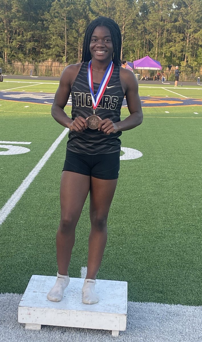 ogden_shannan's tweet photo. Congrats to Majesty Omeye for takingš„in the 400m. With a PR of 58.01 sec. #anotherone #upnextarea ā¦@CoachHardemanā© ā¦@Tasha_Smith78ā© ā¦@Conroeathleticsā© ā¦@ConroeSportsā© https://t.co/cFFd7We3eM