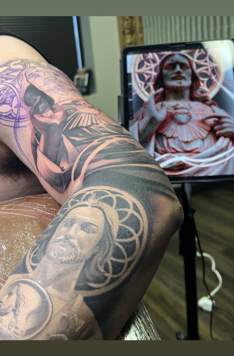Halfway down the sleeve 🤟🏼🤟🏼