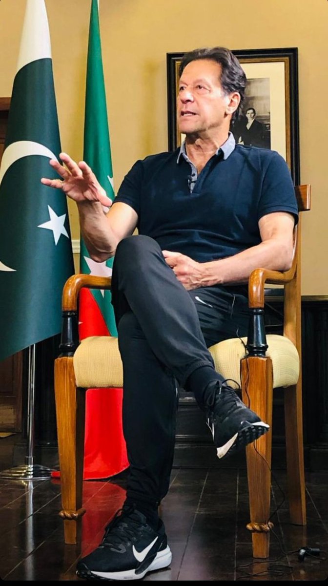 Ghabrana_nae_ay's tweet photo. #BehindYouSkipper 🇵🇰❤️ 
تن کے رکھیں ان ملک دشمنوں کو ! 
انکی جمہوریت، آ ئین، مداخلت اور سازش کے ہجے اور معنی ٹھیک کراتے ہیں 😠

#امپورٹڈ_حکومت_نامنظور
#PTI #PTIGovernment #PTIprotest #ImranKhan #imrankhanPTI #ImranKhanVsWesternSlaves #standagainstforeigninvasion https://t.co/G0wuedYUag