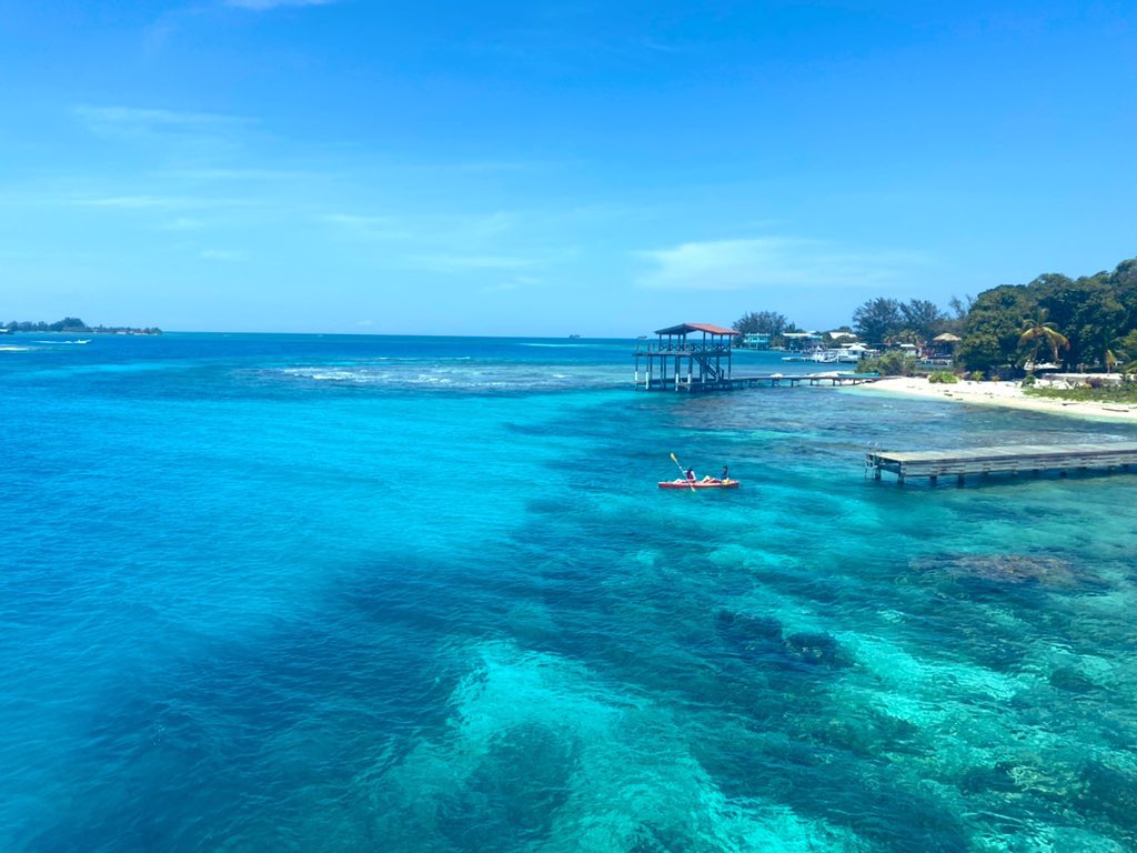 #HondurasHolidays En la mágica #Utila Honduras fabulosa! Gente mágica y cariñosas. Colores increíbles! Felices fiestas!