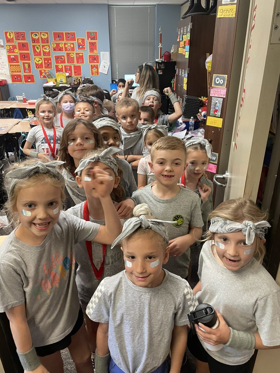 CrystalshortDPE's tweet photo. Color Run and Field Day with the “Silver Stampede.”@TISDDPES @TomballISD https://t.co/jYWVi8UtiJ