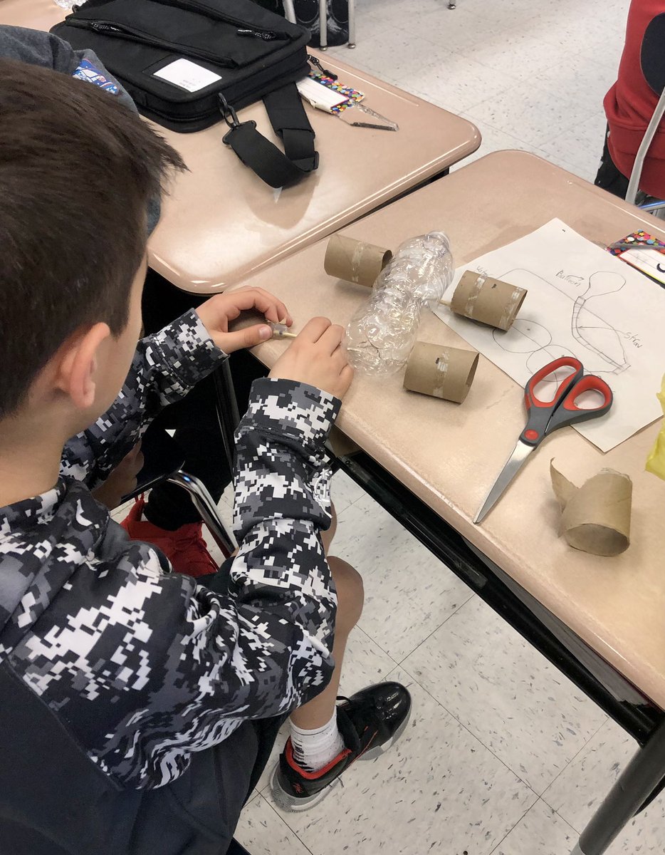 Krueger5134's tweet photo. Creating balloon cars from recycled materials! 💨 🎈 🚙 #stem #engineersintraining https://t.co/xU3YNeM69u