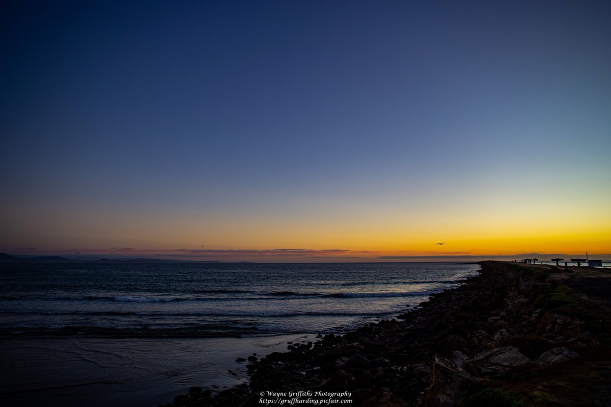 HardingGruff's tweet photo. Stay in one spot long enough to watch the morning unfold #photographyislife #photographylovers #capture #moment #photographyisart #StormHour #newzealand #capturenz #dunedinnz #earlymorning #sunrise #goldenhour https://t.co/c0MXB80kxI