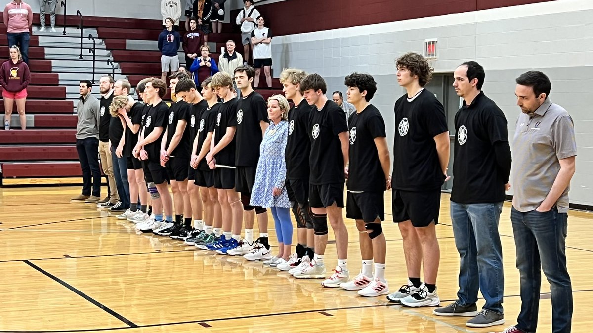 DeSmetJesuitHS's tweet photo. Tonight our @DeSmetJesuitVB #Spartans celebrated the life of alum Blake Kribs ‘12 on the court tonight with his mom & fellow teammates & coaches as they get the 3-1 match win #RIPBlake #EnFuego #AMDG #DSJFamily https://t.co/3mosUN0sjb