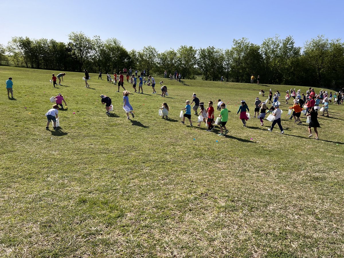 jennysykora65's tweet photo. 1st annual Easter Egg hunt @LorenaPrimary #LISDreconnect https://t.co/1vL55RV501