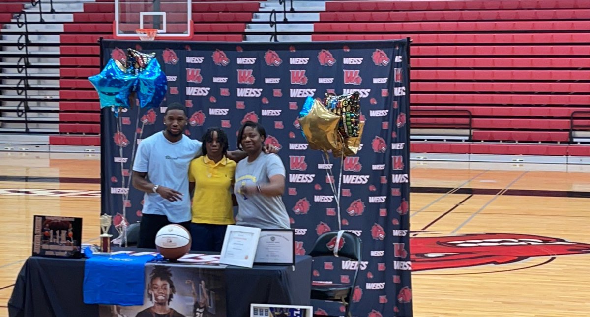 WeissWomensBball tweet media