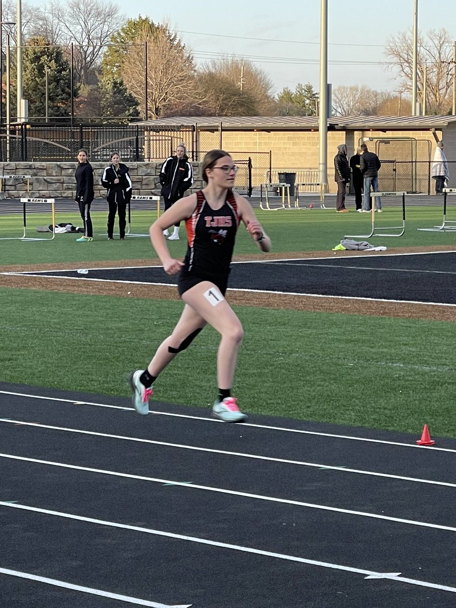 CBTJgirlstrack's tweet photo. Track meet pics. Go Jackets. https://t.co/UoGIypFHWj