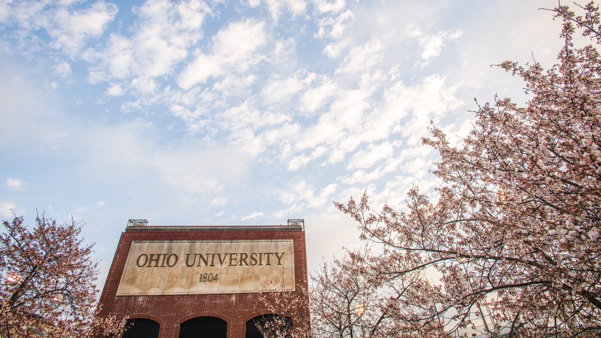 ohiou's tweet image. Every spring, the Athens and OHIO community flock to the Hockhocking Adena Bikepath to enjoy what @NatGeo has named as one of the best spots in the U.S. to see cherry trees.

Check out our photographers’ best blossom shots from 2022! 🌸

📸» ohio.edu/news/2022/04/s…

#ForeverOHIO