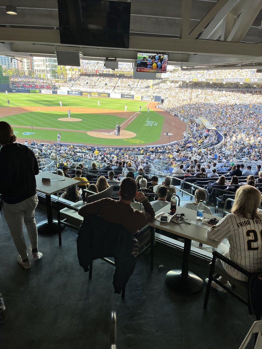 cmisensol's tweet photo. Opening Day 2022!
#padresbaseball #openingday #sandiego #mudcat #markgrant #baseball #basebol #dilf #sports https://t.co/MZBdFMtd21