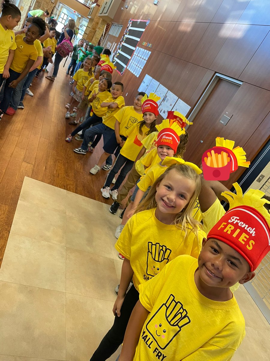 MCorley_ASE's tweet photo. These French fries put on quite the show tonight along with all the other veggies! So much fun! Thank you Ms. Hill for all your hard work!! #howdoesyourgardengroove #firstgradeprogram @HumbleISD_ASE https://t.co/e3JQCltTzX
