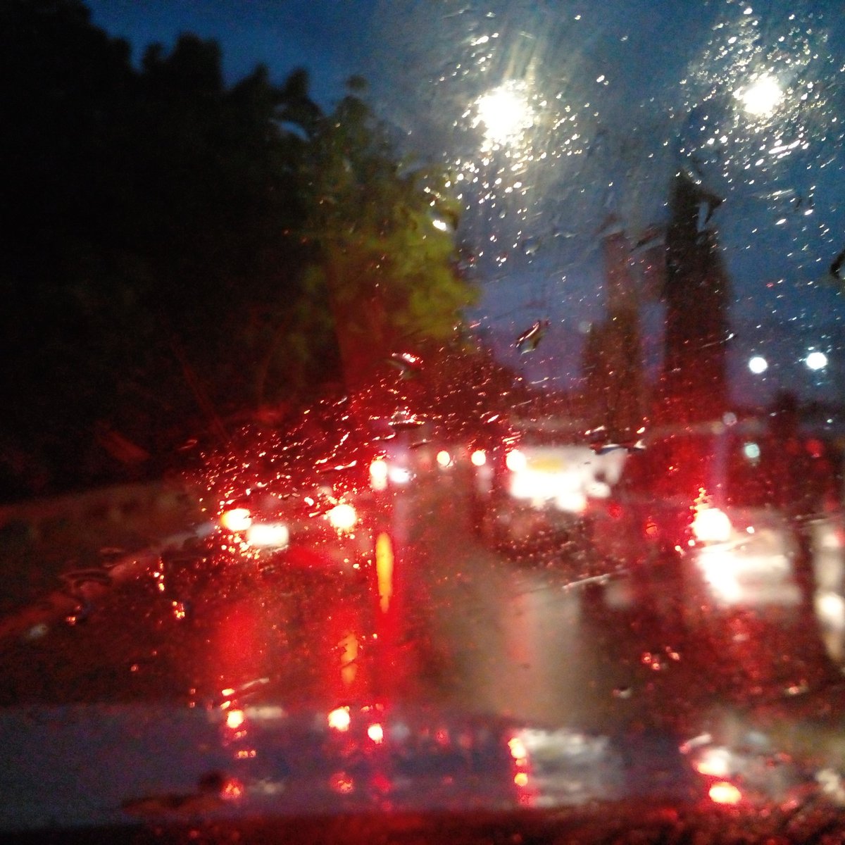 cloudpng's tweet image. Meanwhile weather in Port Moresby in April is more like this when it gets to the afternoon and than you have traffic to end the day. #Traffic