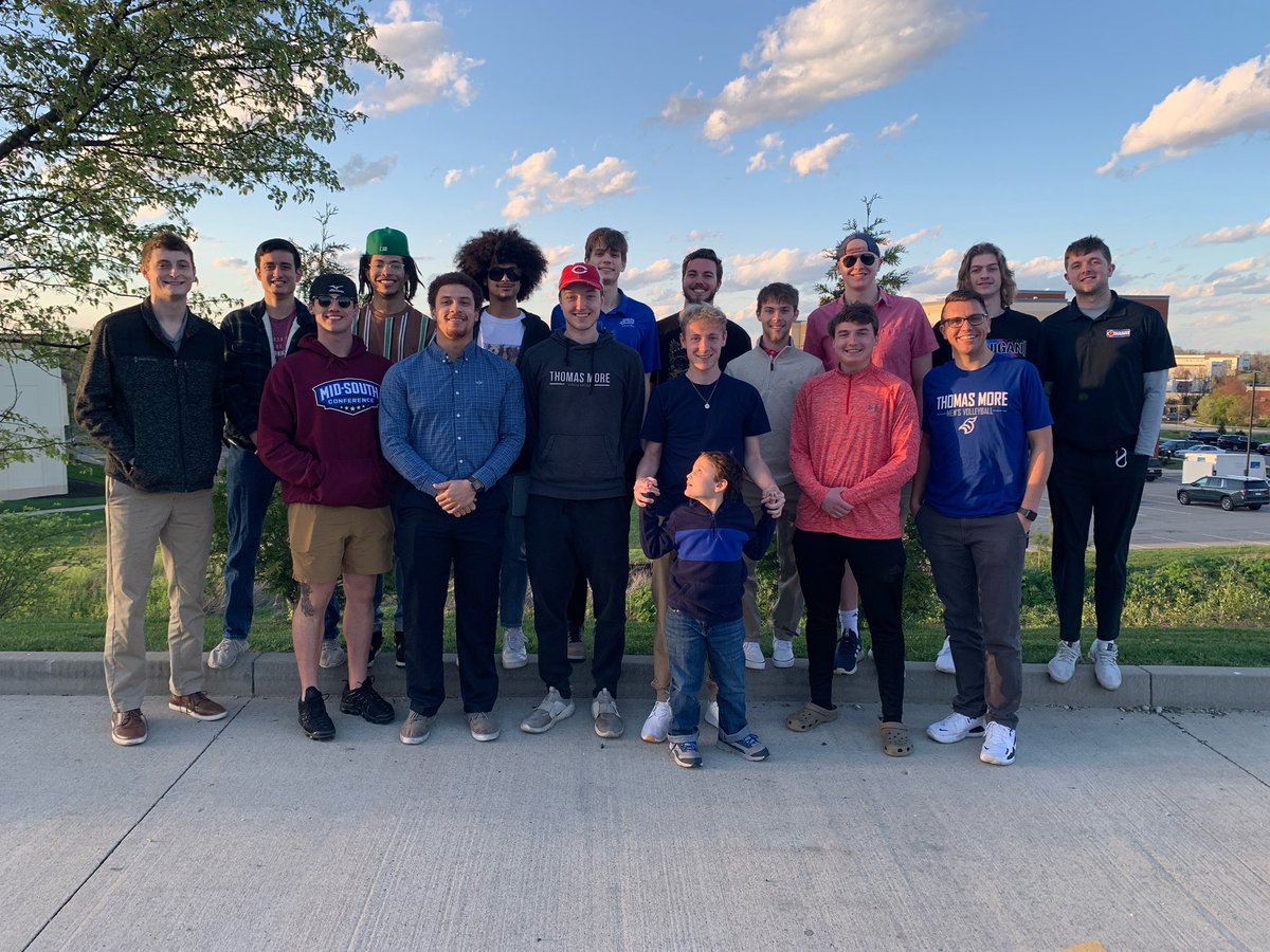 Saints_MVB's tweet photo. Final team meal of the 2022 Season
🔵🏐⚫️
Glad to have our buddy Logan with us as well!
#TMUMVB #theBrotherhood
@goteamimpact @SheaBlackburn3 https://t.co/3c4n1K2gfv
