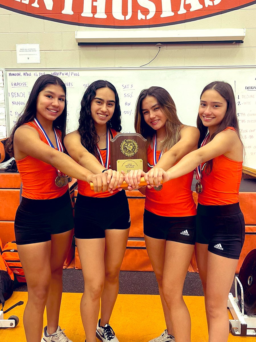 LonghornTrack's tweet photo. United Longhorns ๐ฅ4x200 & ๐ฅ4x400 Relays Advance to the Area Meet๐ค๐ผ#onebattleatatime https://t.co/WgCrf4UGhD
