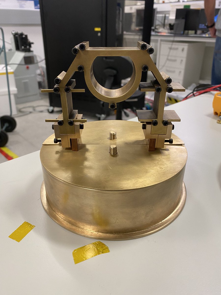 Compact superconducting (20K) magnet capable to charge wirelessly for high field application, typically rotating machines, MRI/NMR and DC field coils. 
#strathclyde
#StrathLife
#StrathPhD