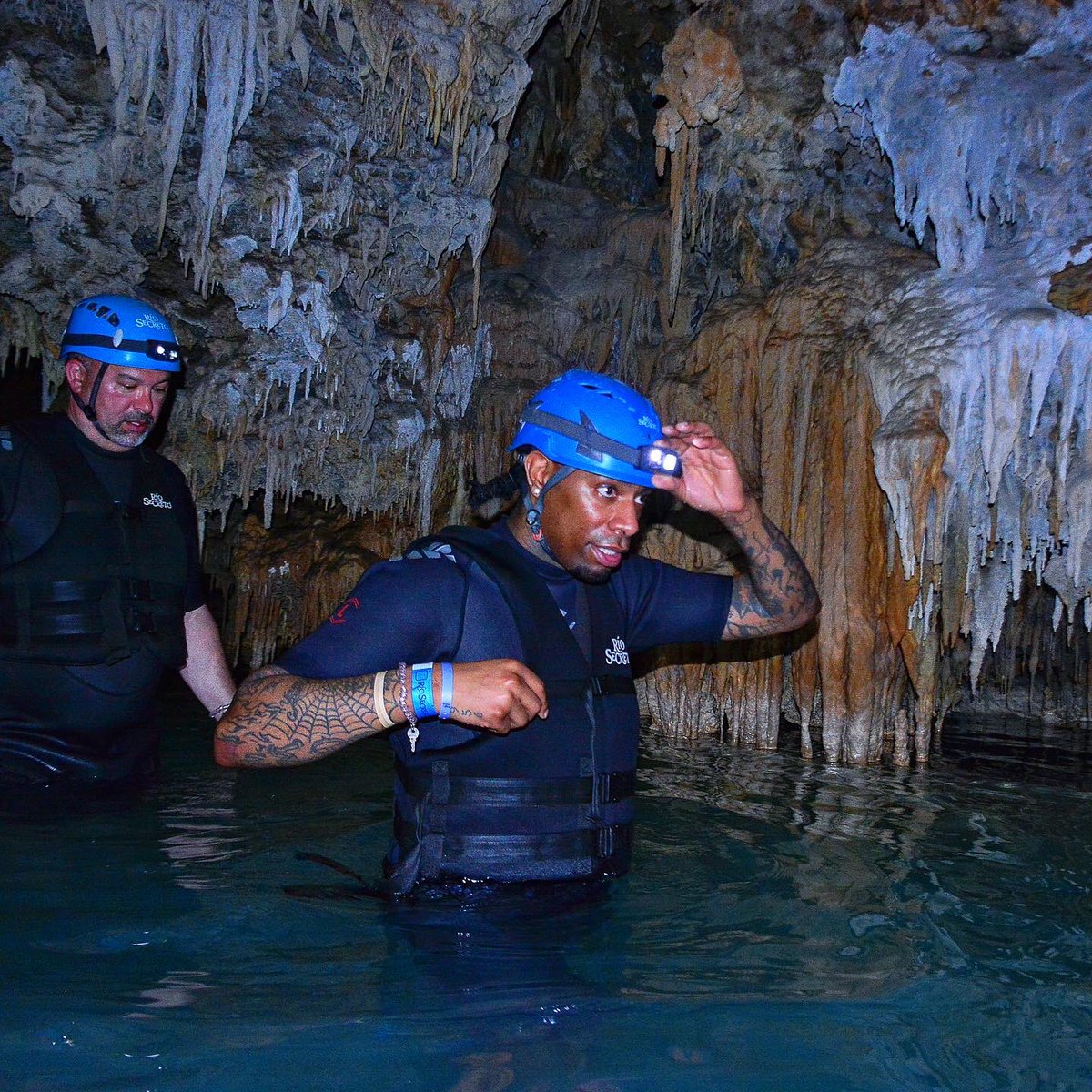 CARDIsoHIGH's tweet photo. LURKINNNNN thru some caves 🇲🇽🇲🇽🇲🇽 ….Yea I almost got stuck 🤦🏽‍♂️🤦🏽‍♂️🤣 https://t.co/LfnP33Q0DU