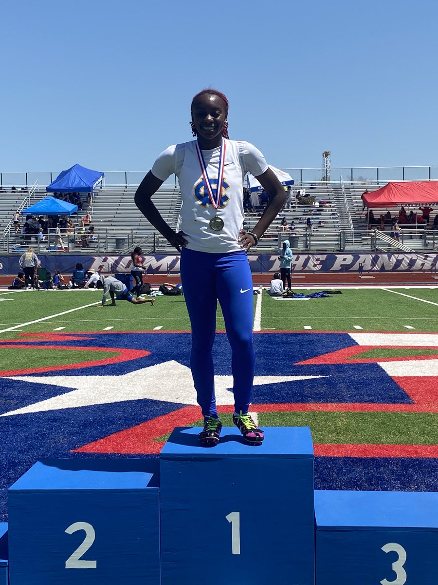 District 400 m Champion-Kya Cook!