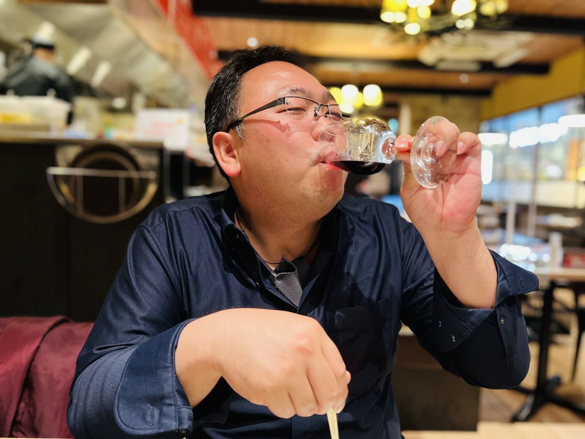 kanchan_kanji's tweet photo. 右手が豚足に見えたひと♡ちょーだい😆
#久々の外食
#お店で飲むワインうまー
#WineMo https://t.co/yH1N2JZKgu