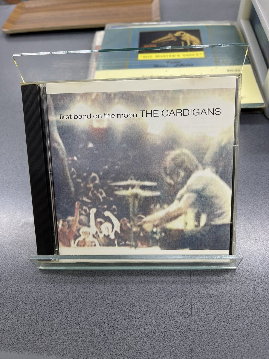 RARE6181's tweet photo. #thecardigans
#firstbandonthemoon
昨日に引き続き今日も雨です☔️肌寒いこんな日はカーディガンが一枚あれば便利でしょう😌本日もよろしくお願い致します🙇#RARE吉祥寺店 #レコード #CD #8cmSCD #DVD #カセットテープ #高価買取 #出張買取 #USED #中古 #引取り #処分 #専門店の査定 https://t.co/TPMioWtp8A