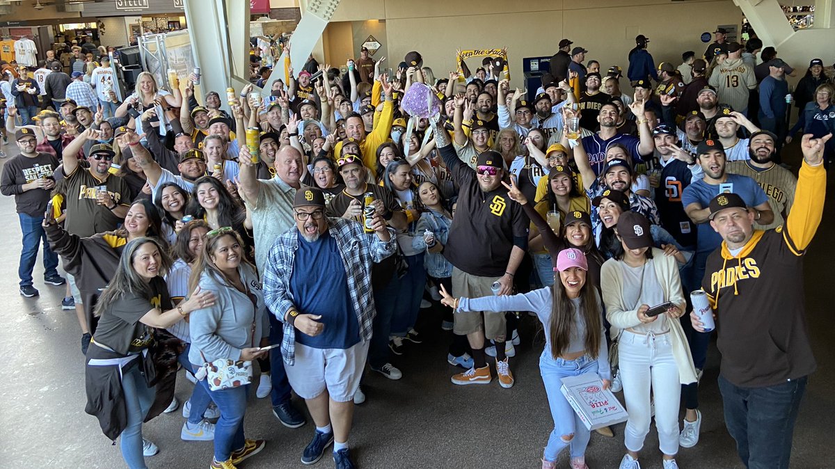 haydaddy0's tweet image. Padres twitter at the home opener #PadresTwitter