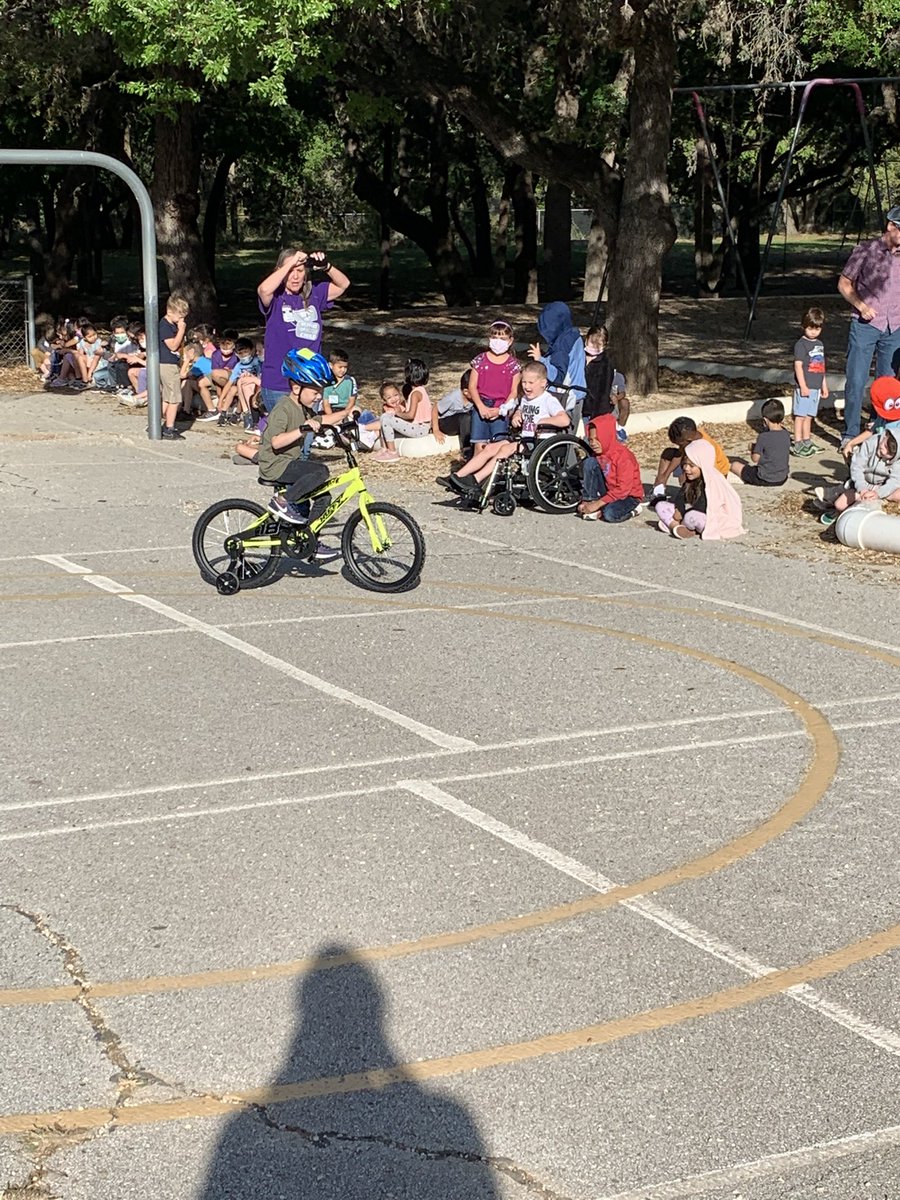 KirkLomax's tweet photo. It was a great day at Monroe May for Bike Rodeo! Thanks to all the student participants, parent volunteers and 5th grade helpers. @NISDMay @MayPrincipal @JenMGonzalez3 @wisdombethelPE https://t.co/lqqwvc1gEi