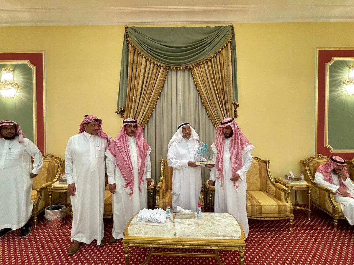 alsalmancompany's tweet photo. جرياً على العادة السنوية
استضاف أبناء صالح بن عبدالله السلمان رحمه الله يوم الخميس 13 رمضان 1443 منسوبي وأبناء المؤسسة الخيرية لرعاية الأيتام ( إخاء ) على مائدة 
 الافطار والعشاء الرمضاني وذلك في منزل السلمان ببريدة
 والذي عبر فيه الجميع عن سعادتهم بإستمرار هذه العادة السنوية https://t.co/JfiXNwpZ9c
