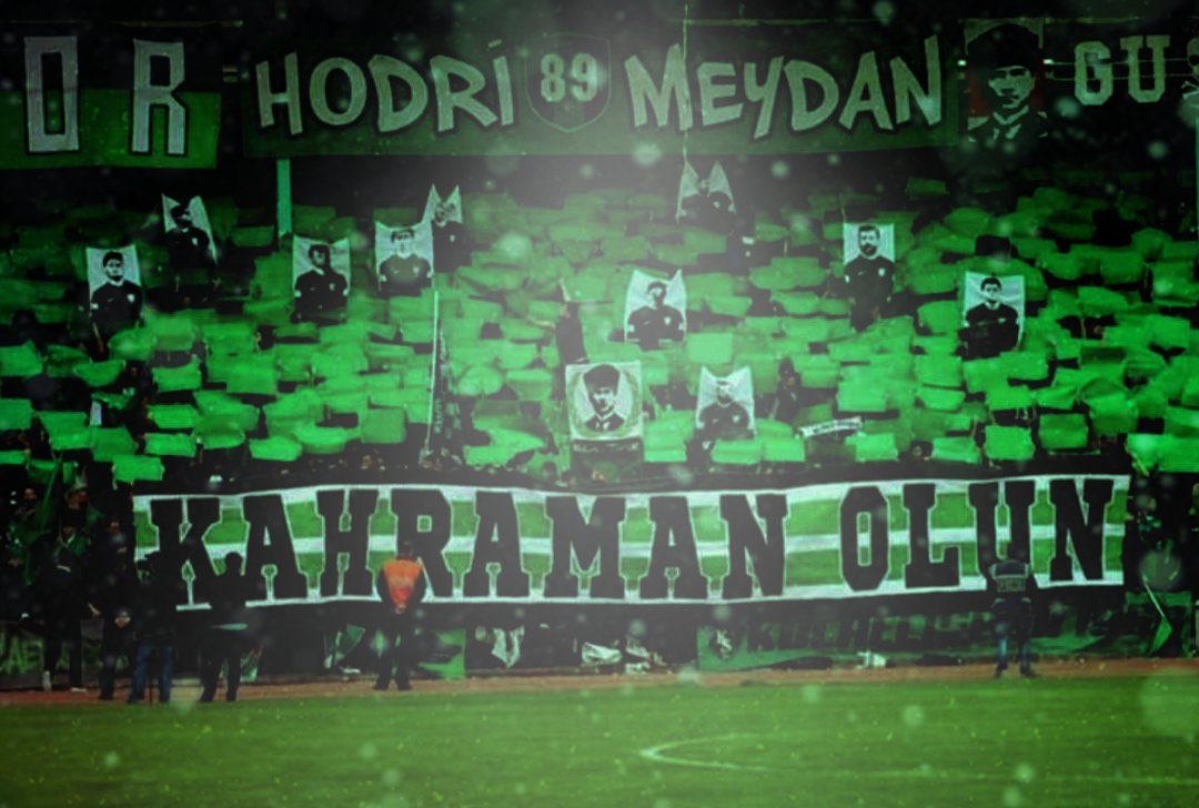 Unutmayın; Bu şehirde korkaklara yer yok. Çıkın Kocaelispor gibi oynayın. #Vazgecilmiyor
