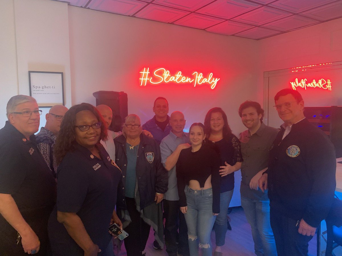 NYPD123Pct's tweet photo. Another happy local family enjoyed dinner as part of the @123Council #123CouncilCares program. Tonight’s meal, sponsored by Sottile Security, was at Gio’s on Richmond Ave where the hospitality, service and company was top notch. See you next time! #beseenatgios #statenitaly https://t.co/qVR3F3ivxp