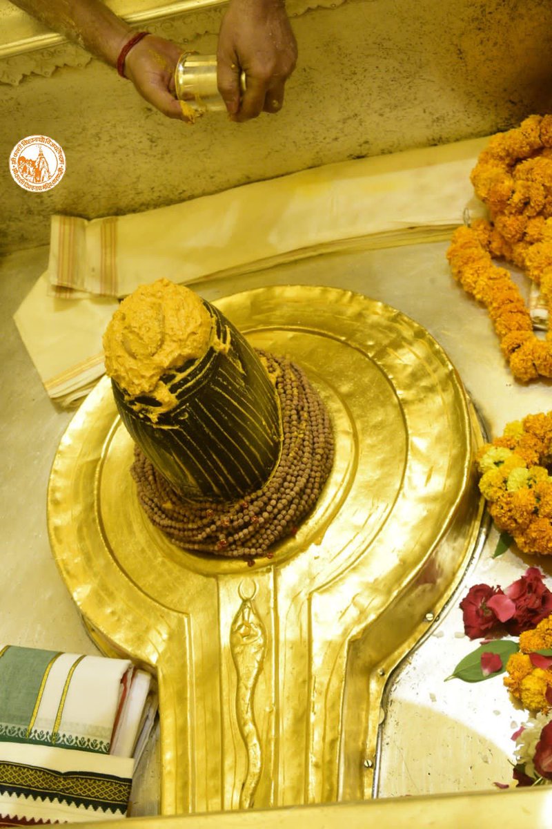ShriVishwanath's tweet photo. आज दिनाँक 15-04-2022 को श्री काशी विश्वनाथ मंदिर के मंगला आरती के दर्शन।

#ShriKashiVishwanath #Shiv #Mahadev #Baba #Temple #Nyas #darshan #blessings  #ManglaAarti #Varanasi #Kashi #Jyotirlinga #VishwanathDham #Corridor https://t.co/y5f3KgOp9M