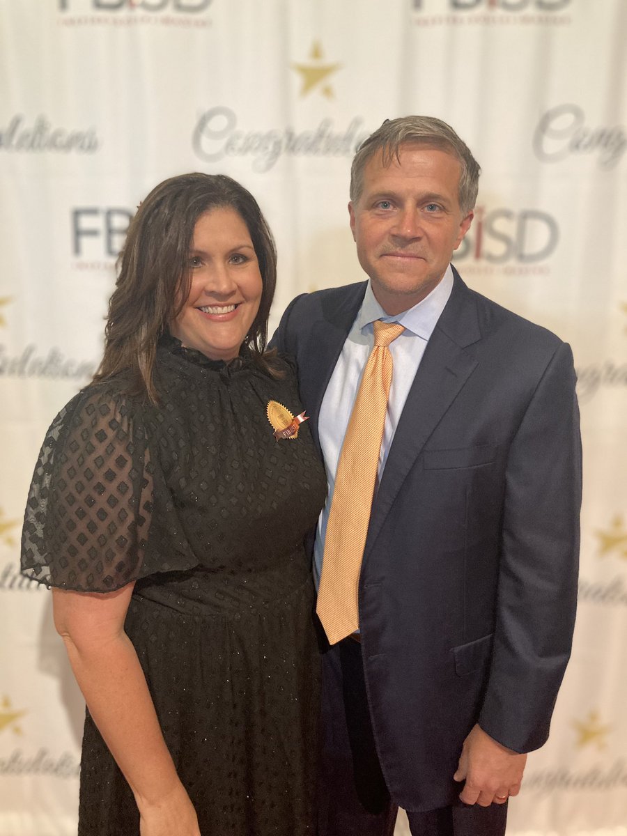 kate_kargbo's tweet photo. We are so proud of our FBISD Teacher of the Year Finalist, Vicki Pringle! It was great to honor her tonight! @WSE_PTO @WSE_Stallions @FortBendISD @WSEfirsties https://t.co/t9g6DRGyiH