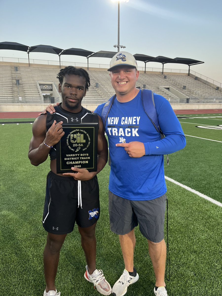 CoachBReeve's tweet photo. 20-5A DISTRICT CHAMPS

1ST EVER IN SCHOOL HISTORY!

One of the proudest moments as a coach was to be apart of this team. This group has broken 5 school records and will be remembered in New Caney forever! #UMW was on full display today! Love you guys! #RunToWin https://t.co/S4ZqZocN4P