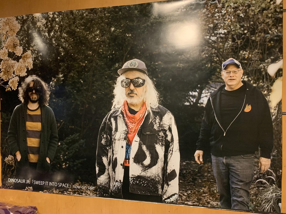 cinemart_67's tweet photo. 『ダイナソーJr.／フリークシーン』
品切れとなっていた
⚫️黒Tシャツ
⚪️白Tシャツ
追加納品となりました🎸
#ダイナソーjr #UNDERDOCS 
チケット👉 https://t.co/ndedUIiSF3 https://t.co/XAuz6XABEx