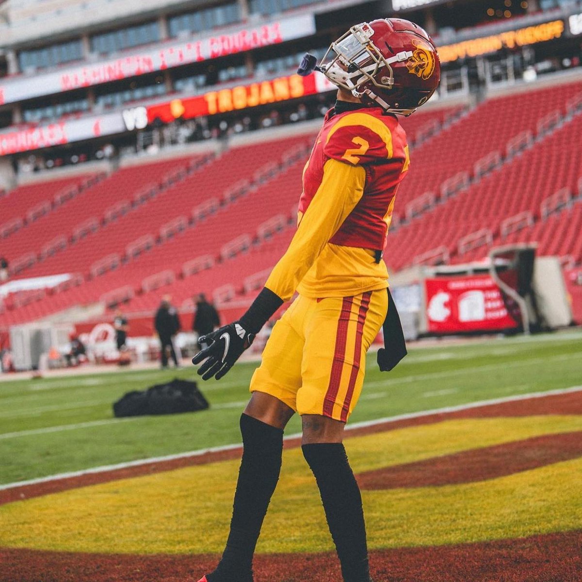 dkthegreat__'s tweet image. Blessed to receive an offer from USC❤️💛#fighton ✌🏽@LincolnRiley @CoachDee_USC @CoachGrinch @Scott_Schrader @GregBiggins @adamgorney @RWrightRivals @latsondheimer