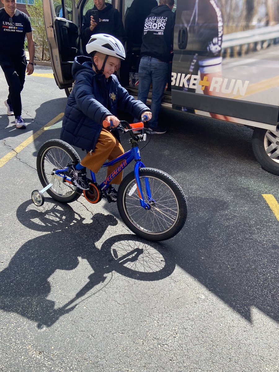 toriyorgeytv's tweet photo. Remember Joshua Eastman?  He went viral back in Feb. for his love of #PolicePatches.He’s bravely fighting leukemia—today he turned 9 &amp; officers across Allegheny Co. threw him a party! &amp;This was the 1st time he saw his siblings in months—hear full story &amp; his progress at 11.@WTAE https://t.co/W5v3UVNkNB
