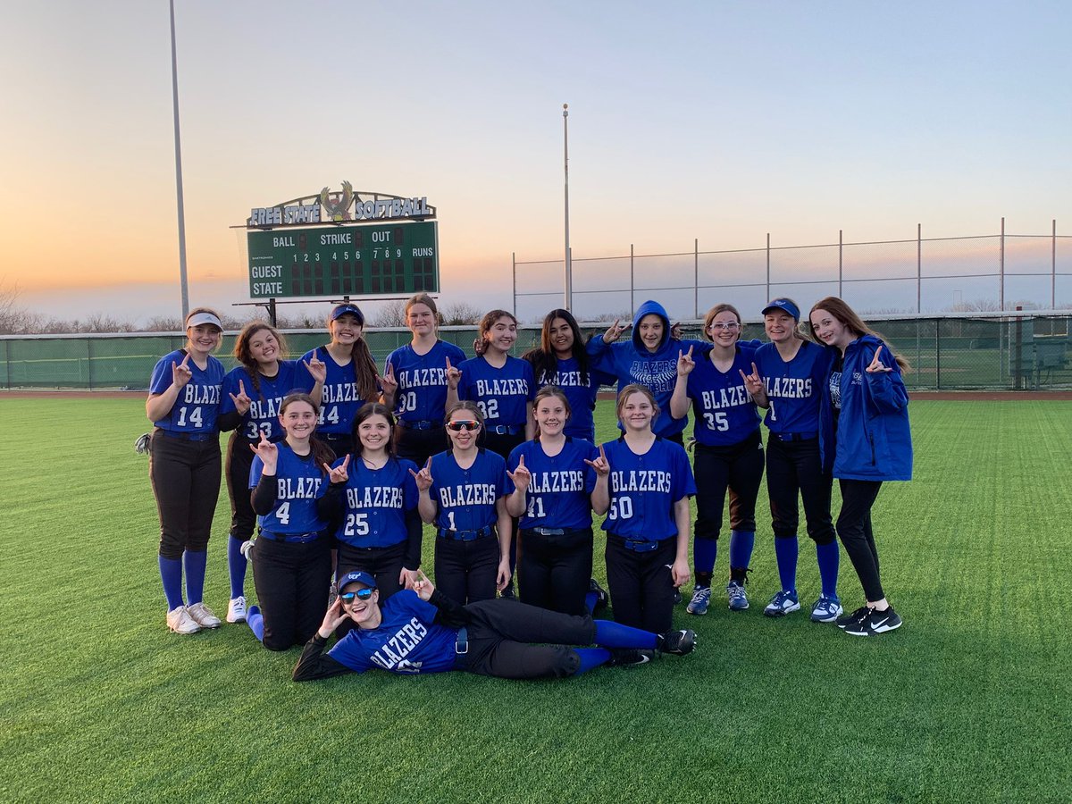 C Team busted out two wins tonight against Lawrence Free State!!

💥🥎

Game 1: 11-3 
Game 2: 24-7