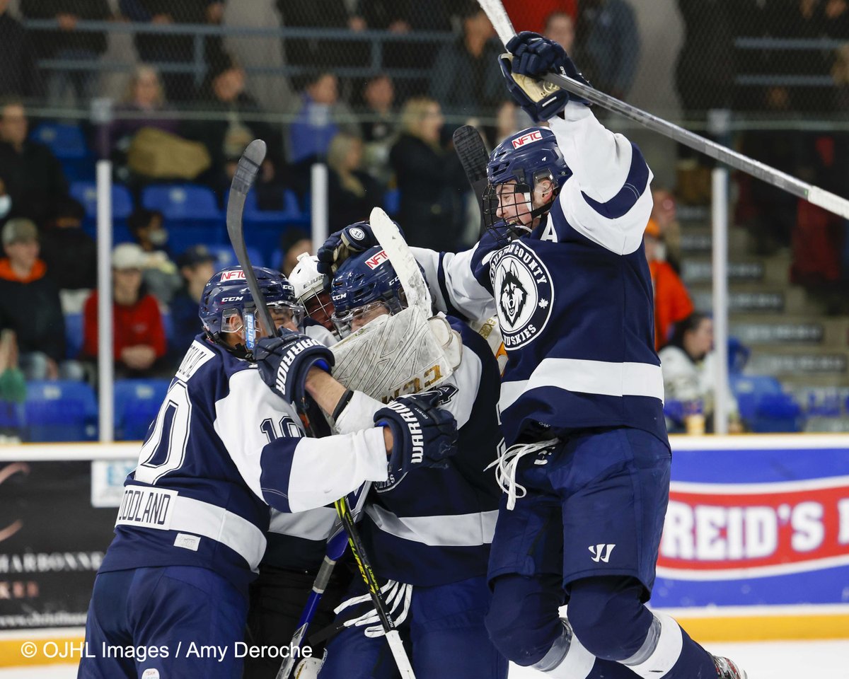 deroche080's tweet photo. Congratulations to @HuskiesJrA as they win the series over  @OJHLGoldenHawks and advance to the next round to face @CougarsHockey. @OJHLOfficial @ojhlimages #followthephotogs https://t.co/Mm24wRVWg9