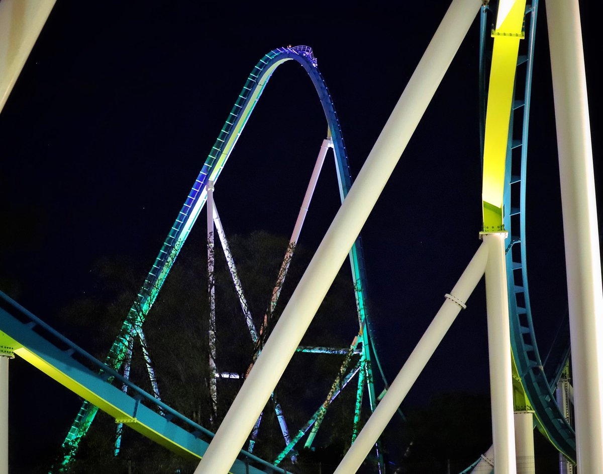 btweentheparks's tweet photo. FURY night views! 
@Carowinds #carowinds #amazinglookslike #fury325 #Rollercoaster https://t.co/r7ybNmdL5E