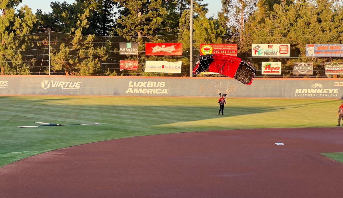 csuf's tweet photo. Touchdown at #GoodwinField. The Armyβs Black Daggars parachute team delivered the game ball to tonightβs @FullertonBSB game vs. @ucdavisbaseball. #militaryappreciationnight. @FullertonTitans #csufrotc https://t.co/CfmhqCBGbu