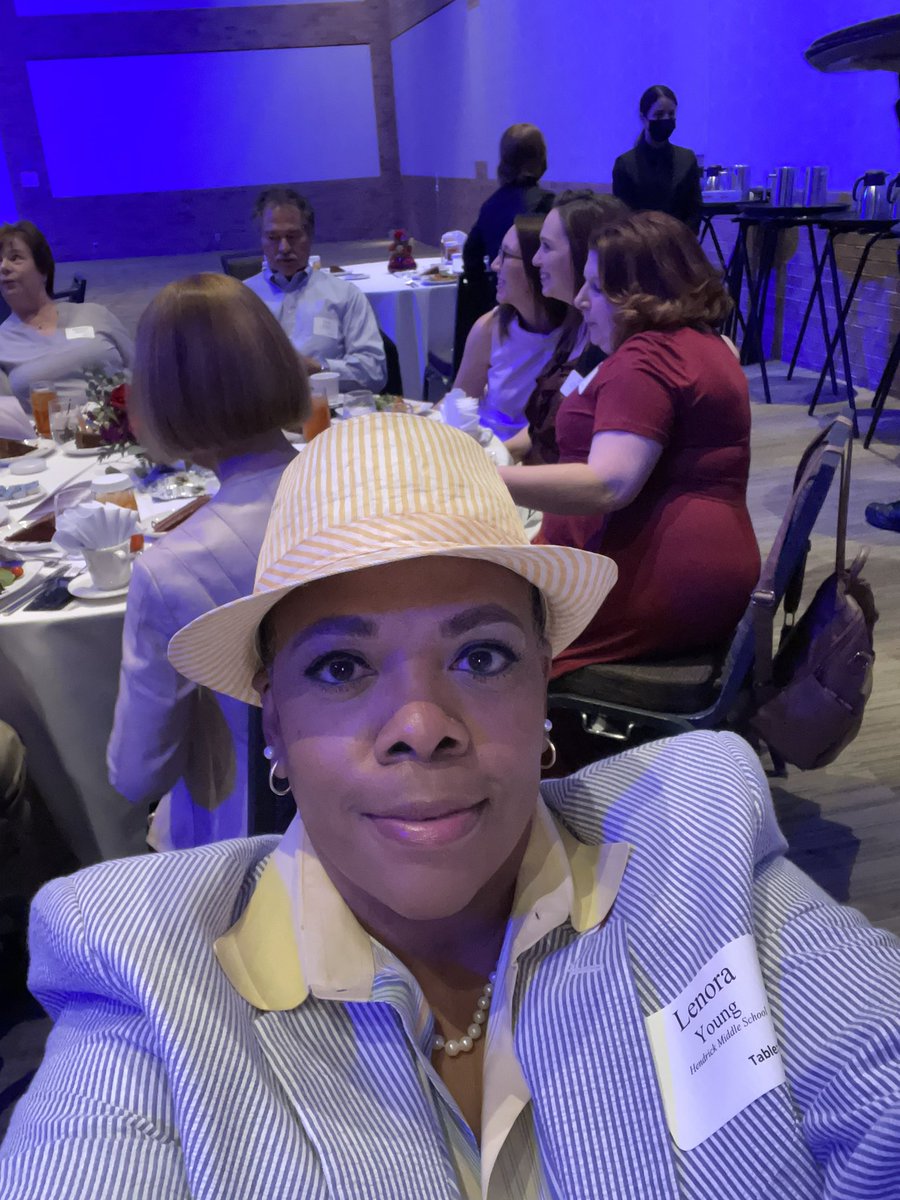 1YoungEducator's tweet photo. Let me zoom in for the peeps in the cheap seats! I’ll say it again, I AM MISS YOUNG‼️ I am celebrating 15 years of service in Plano ISD‼️ I was born to EDUCATE‼️ (Drops) 🎤 💥💥💥 (Fly) https://t.co/XWbwQKWD0q