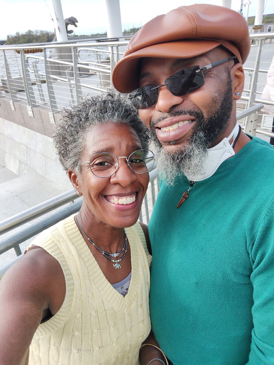 Free2BMia's tweet image. Cuttin' up in the DMV today.