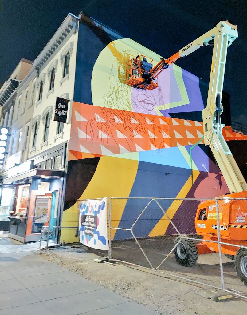 mdclarkjr's tweet photo. Beautiful mural on 14th Street of  Supreme Court Justice #KetanjiBrownJackson by the amazing @NoKingsDC. Go check it out
#StreetArt 
#202creates
#victoryhasalook 
#DCart
#14thstreet
#KBJ https://t.co/Md2rwDsNZ2