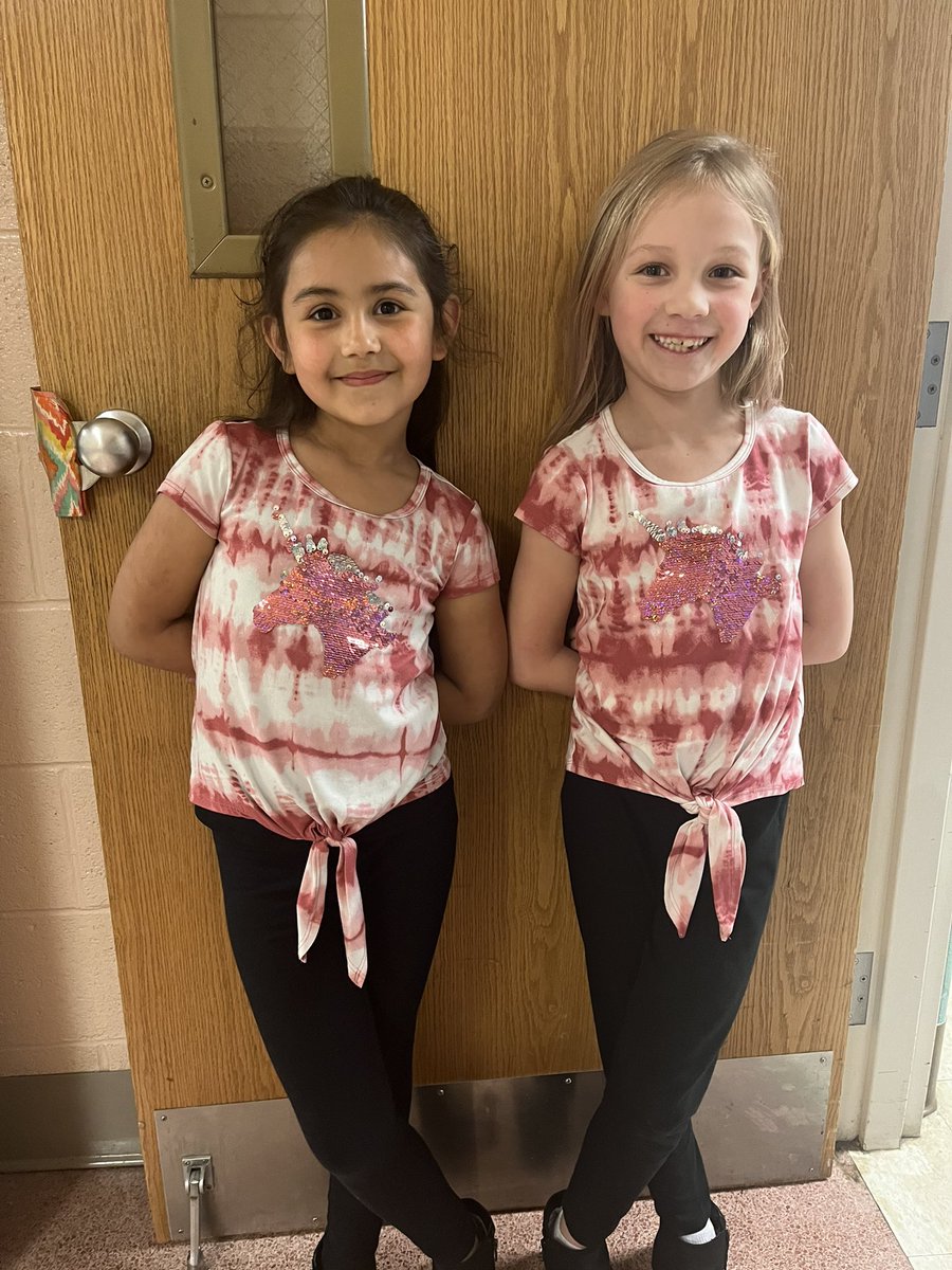 Is there a Twitter version of Latergram? These sweet friends independently planned their own “twin day” and I was here for it.